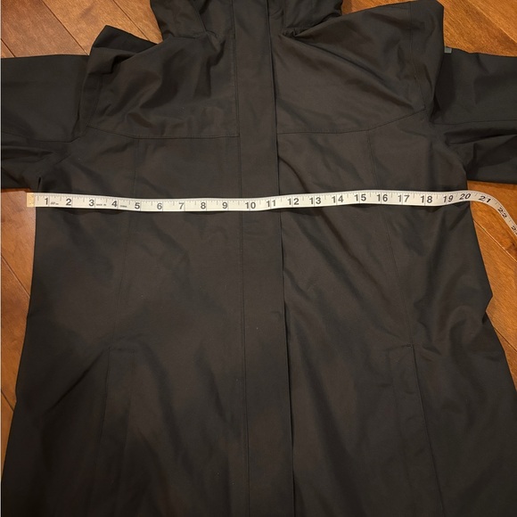 Helly Hansen Women’s Black Raincoat, Size Large - Picture 5 of 6